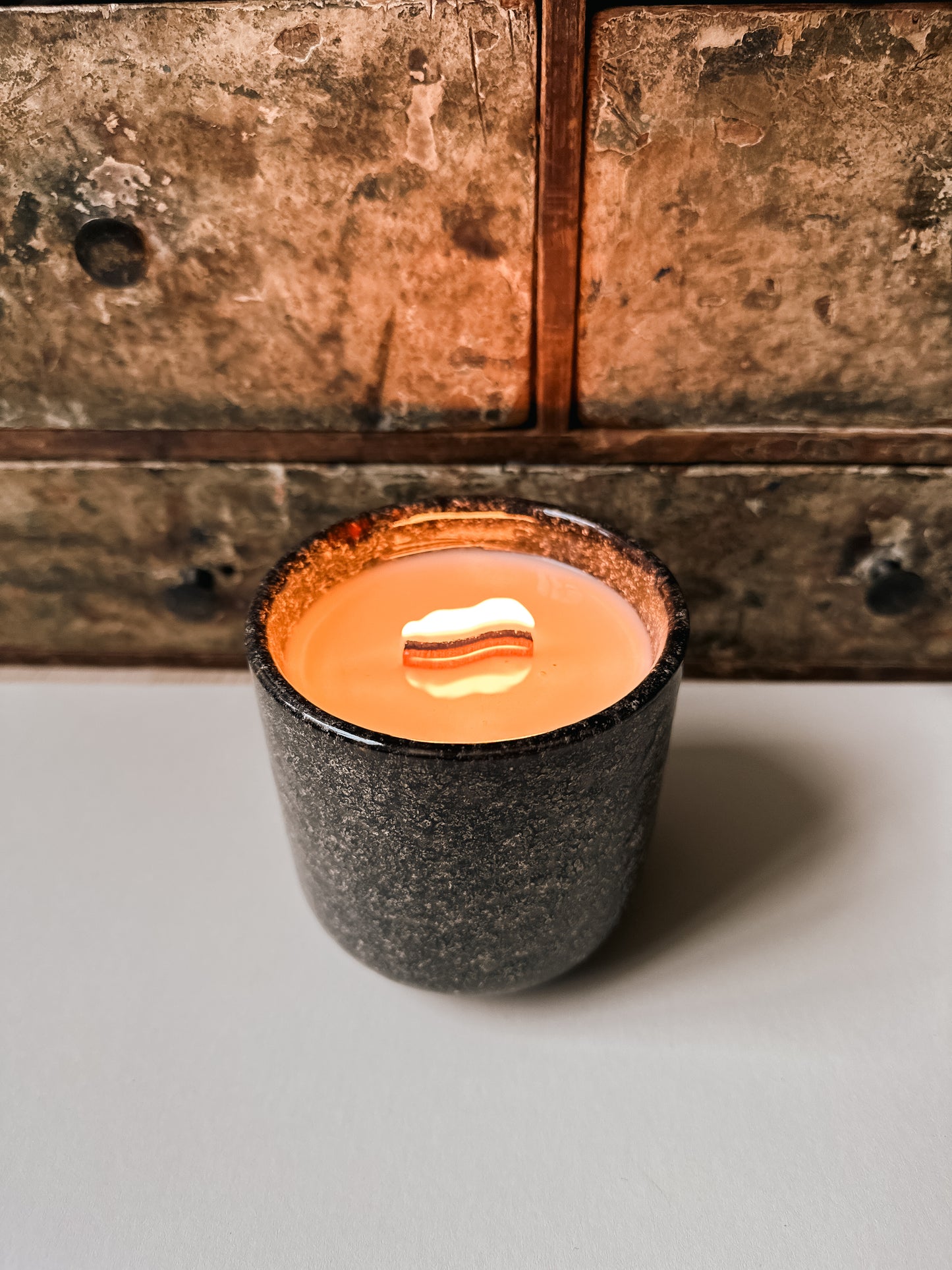 Ceramic Scented Soy Candle with Wavy Wooden Wick